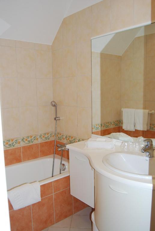 Hostellerie De La Motte Jean Сен-Кулом Номер фото